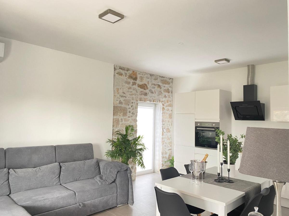 Holiday House Lucia Sukošan Εξωτερικό φωτογραφία